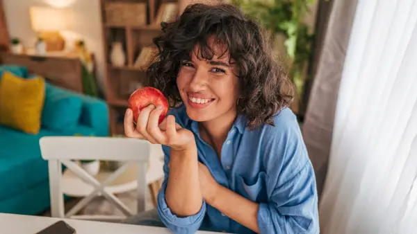 5 видови овошје што треба да ги јадете за подобро здравје на цревата