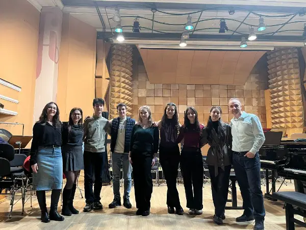 Трпчески настапи во преполна сала во Темишвар: Беше прекрасно да се соработува со маестро Румон Гамба и да се одржи мастерклас за талентирани млади пијанисти