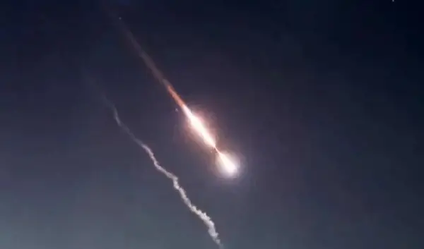 МЕТЕОР ОД СЕДУМ ТОНИ ГИ ИСПЛАШИ ЖИТЕЛИТЕ НА ОХАЈО Се распадна со експлозивен звук