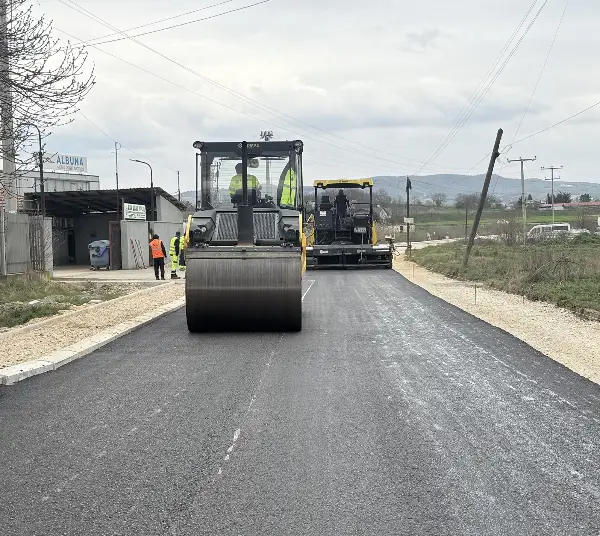 Општина Илинден започна поставување на прв асфалтен слој на улица „11“ во н.м Кадино