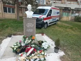 Во Кочани откриено спомен-обележје за Илчо Гоцевски, возачот на брзата помош кој спасуваше повредени од „Пулс“