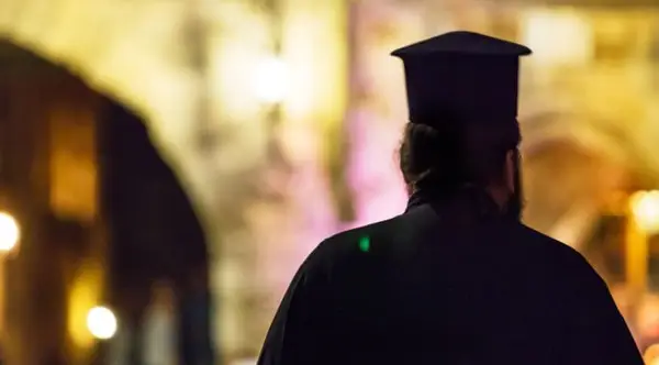 Православен митрополит со тешки обвинувања до сопругата: Трпев ќотек и закани, ја злоставуваше и нашата чивава