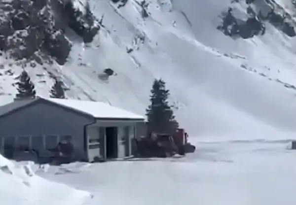 ВИДЕО | Едно лице загина при пад на гондола во скијачки центар во Швајцарија