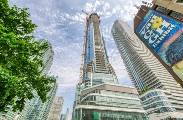 Градилиштето на највисоката зграда во Канада: Кулата од 106 ката се гради целосно од бетон