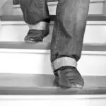 Многумина го игнорираат овој ран симптом на деменција: Предупредувачки знак може да се појави и при качување по скали.