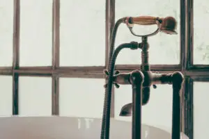 Заборавете на скапите хемикалии: Една намирница од кујната ја вади ’рѓата за 2 минути