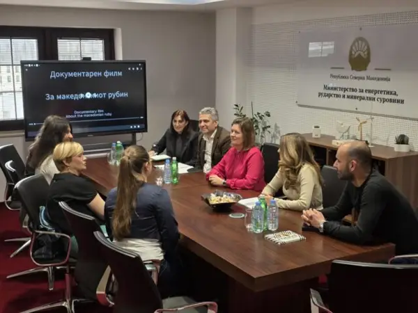 Младите ја раскажуваат приказната за рубинот – Божиновска се сретна со наградените ученички