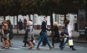 Начинот на кој одите открива повеќе за вас отколку што мислевте