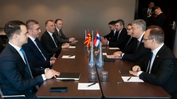 „Веруваме дека Северна Македонија заслужува јасна ЕУ-перспектива“: Пленковиќ по средбата со Мицкоски