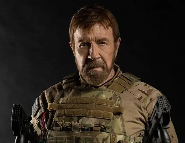 Чак Норис итно хоспитализиран на Хаваи по „инцидент“ на островот Кауаи