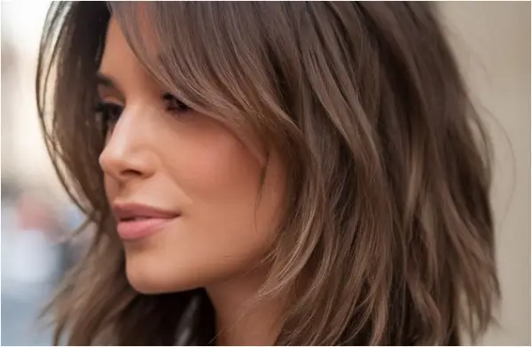 Една „мрзлива“ фризура од 90-тите е пролетен хит: Се прави за 5 минути и брише години