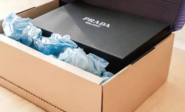 Ограбена е фабриката на „Прада“- крадците однеле вредни луксузни чевли