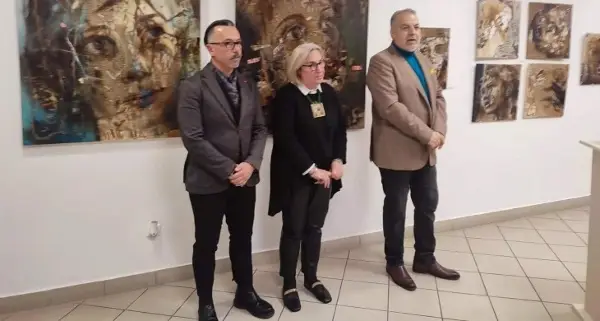 Во македонскиот КИЦ во Белград отворена изложба „Лица“ на скулпторот Ангел Коруновски