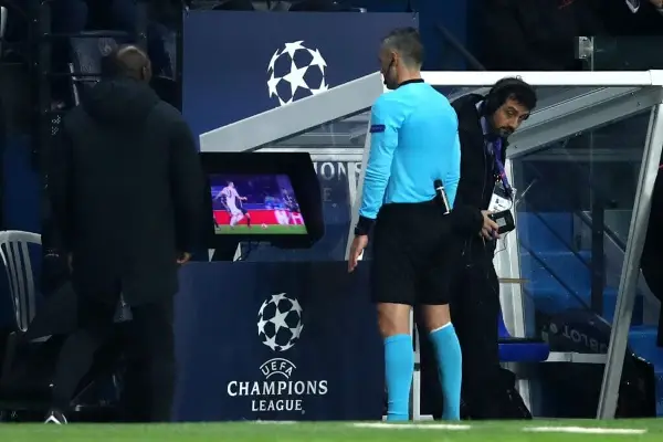 Крај за „микроскопскиот“ ВАР: УЕФА покренува иницијатива за помалку прекини во фудбалот!