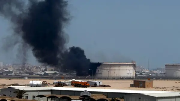 Гори рафинеријата Мина ал-Ахмади по напад со беспилотни летала