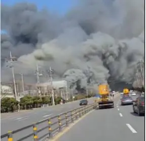 Видео: Педесет лица се повредени во пожар во фабрика за автоделови во Јужна Кореја