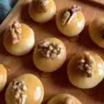 Во пресрет на Младенци: Тајната на совршените „младенчиња“ – зошто се прават со мед и каква симболика носат?