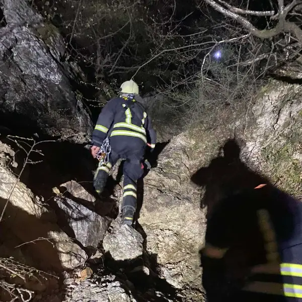 Спасувачка акција кај Цареви Кули: Пожарникари извлекоа повредена девојка од провалија