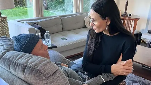 Деми Мур му го честиташе роденден на екс сопруг Брус Вилис: Сè што ти треба е љубов  