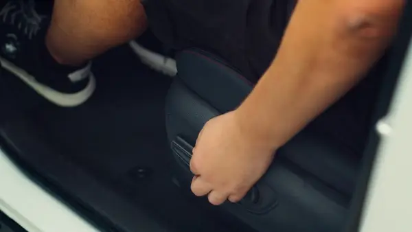 Како функционира регенеративното сопирање кај електричните автомобили