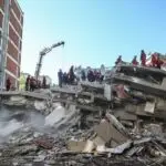 Две згради се урнаа во центарот на Истанбул по експлозија на гас