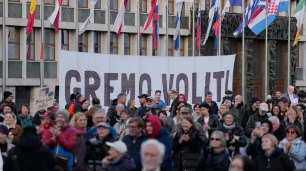 Словенија го задржува левиот курс, според првичните резултати Голоб е во предност, партијата на Јанша заостанува