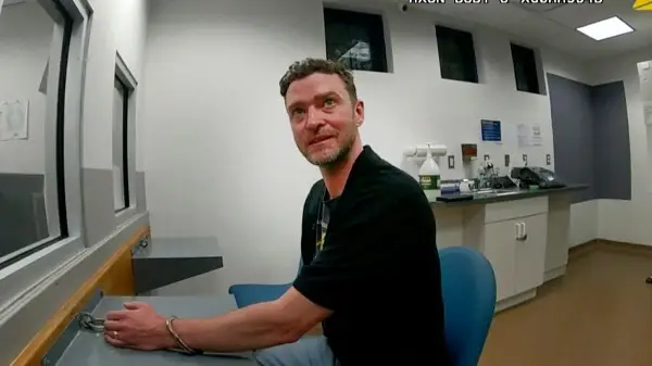 Објавено видео од апсењето на Џастин Тимберлејк поради возење во пијана состојба