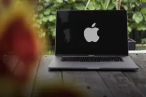 Apple го погази својот збор: Доаѓа MacBook-от што менува сè