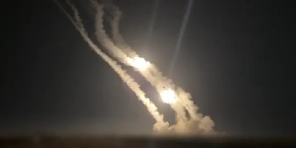 Иран продолжува со напади врз заливските земји