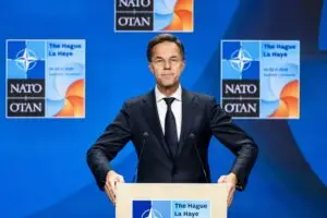 Руте: НАТО не може да ги потврди тврдењата дека Иран може да ги нападне Париз, Берлин и Лондон