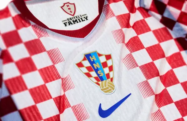 Хрватска ги претстави дресовите за Мундијалот, инспирирани од историјата и првиот меч во 1990 година!