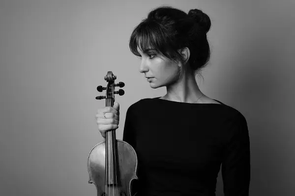 „Рапсодија“ со шведската виолинистка Ава Бахари и диригентката Бар Авни во Филхармонија