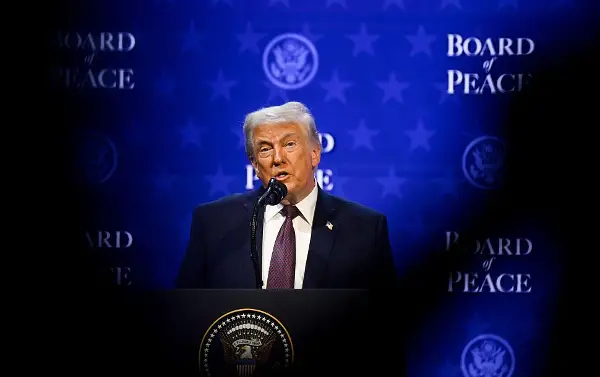 Трамп ги одложи сите напади врз иранските електрани