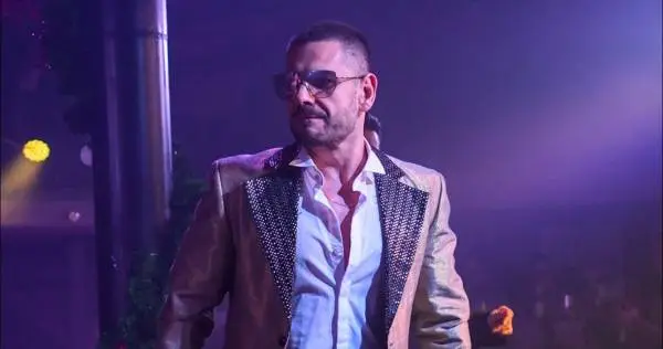 Познатиот пејач Бојан Стојков во улога на Фреди Меркјури во новиот музичко-сценски проект на Оркестар DIVA