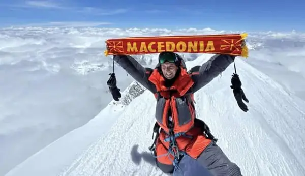 ИЗДАДЕНА ПОШТЕНСКА МАРКА „КЕДЕВ – 14 НАЈВИСОКИ ВРВОВИ“ Пошта му направи чест на врвниот алпинист и кардиолог