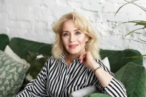 Штом ќе престане да ги прави овие 10 нешта, жената по 60-тата ја открива вистинската смисла на животот