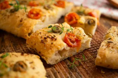 Медитерански вкусови во вашата кујна, воздушеста фокача