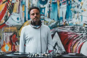 Две години без Мирко Попов, еден од највлијателните скопски музичари, текстописци, диџеи и продуценти