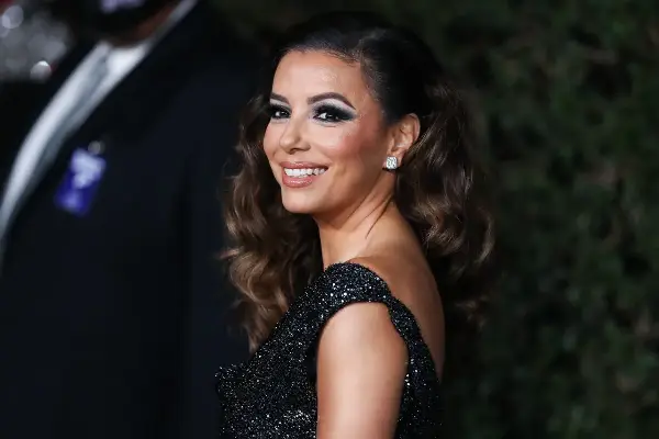 (Видео/Фото) Го прослави 51-виот роденден: Ева Лонгорија е пожешка од кога било