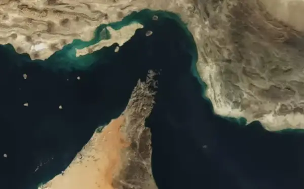 Иран почна да им наплаќа на бродовите што минуваат низ Ормускиот теснец