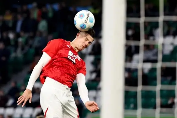 Напаѓачите на Манчестер јунајтед, Мбемо и Шешко, ќе ги пропуштат мартовските натпревари за своите репрезентации