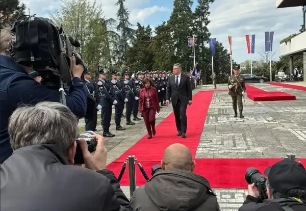 СИЉАНОВСКА СО МИЛАНОВИЌ: Има живот и без ЕУ, и успешен и достоинствен, а патот на Македонија предолго трае, но не по нејзина вина