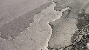 Санација или само крпење дупки? Кој дозволува ваква реконструкција?