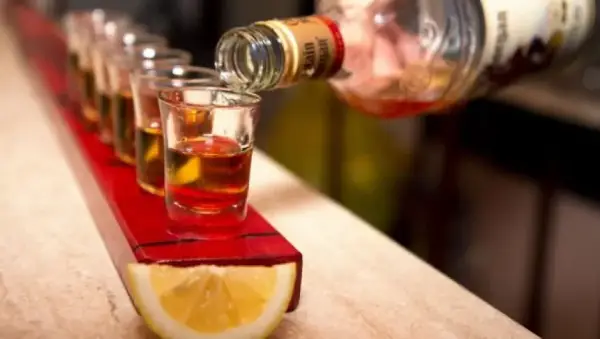 Три лица и една фирма од Свети Николе кривично ќе одговараат поради точење алкохол на малолетници во угостителски објект