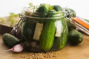 Еве зошто киселите краставички може да ви помогнат да ослабете