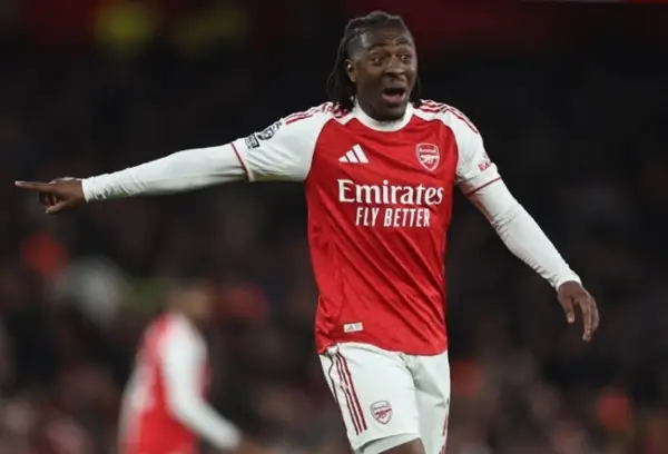 Арсенал без Езе околу еден месец