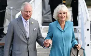 ВИДЕО | Знаеш дека си со години во брак кога… Урнебесно видео со кралот Чарлс и кралицата Камила стана хит на интернет!