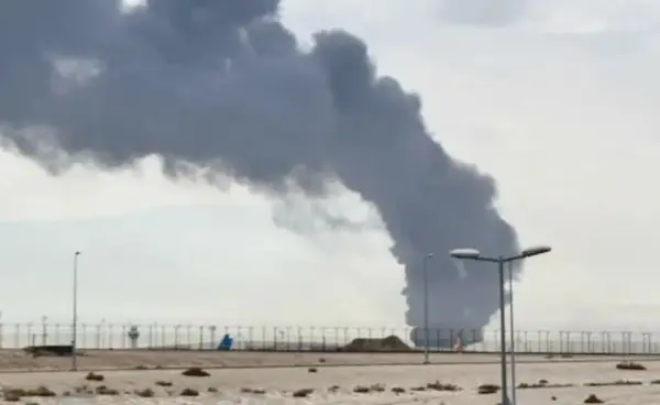 Пожар на аеродромот во Кувајт по напад со дронови