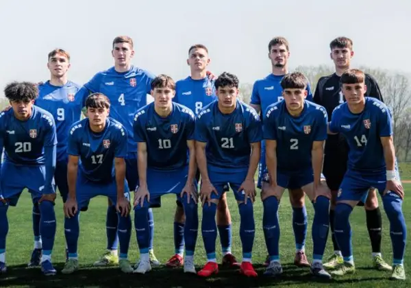 (Видео) Младиот Србин погоди против Англија од центарот на теренот