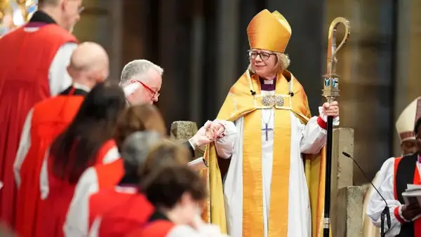 Сара Малали е 106-ти надбискуп на Кентербери и прва жена на оваа функција